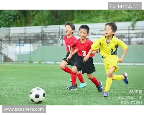 小学足球基础动作要领全面解析助力孩子快乐成长与运动技能提升